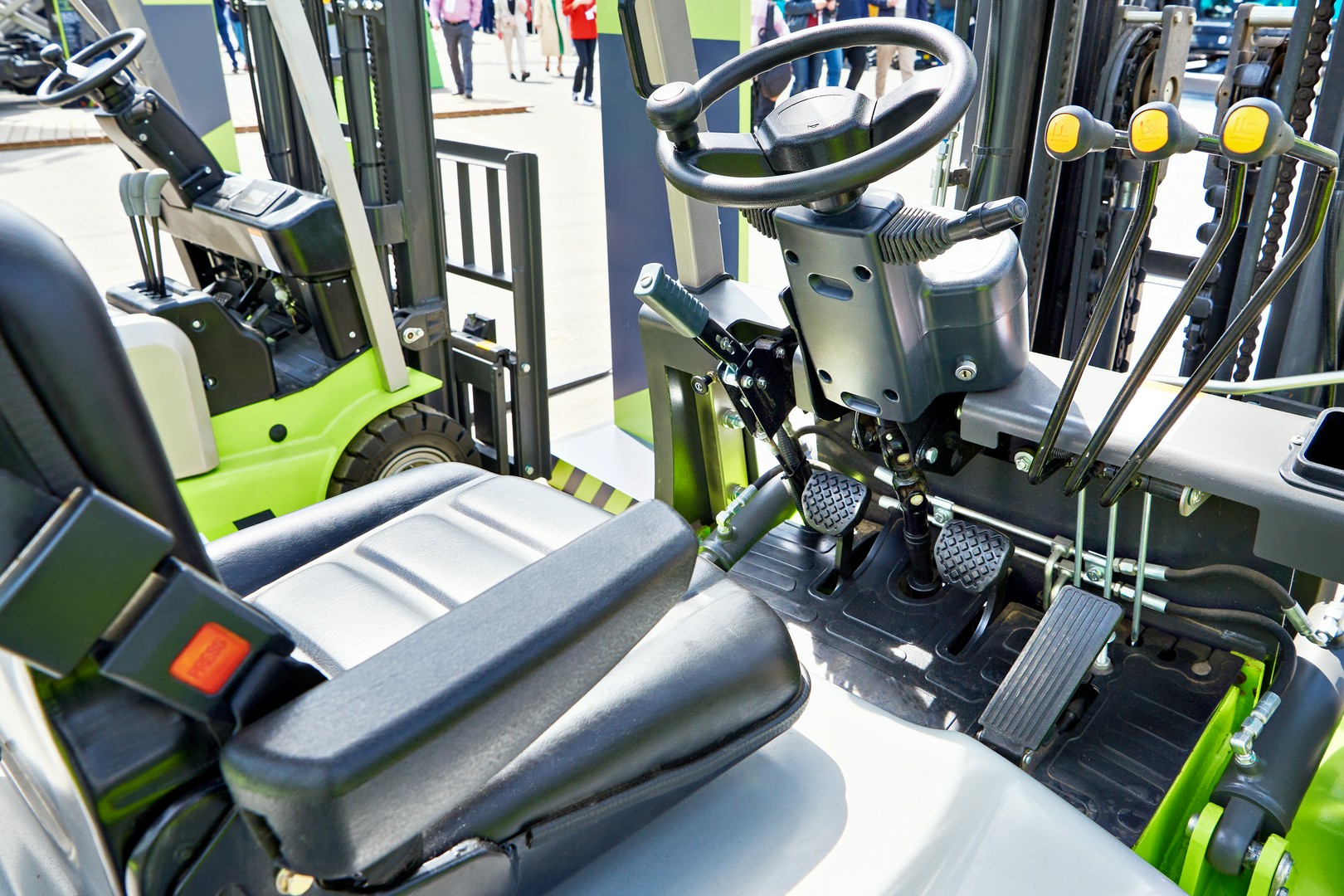 Jakie dokumenty są potrzebne przy zakupie wózka widłowego?